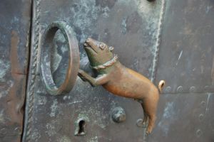This photo of a wonderful example of antique hardware in the form of a pig door handle was taken by an unidentified photographer ... if you see this and its yours, let us know!